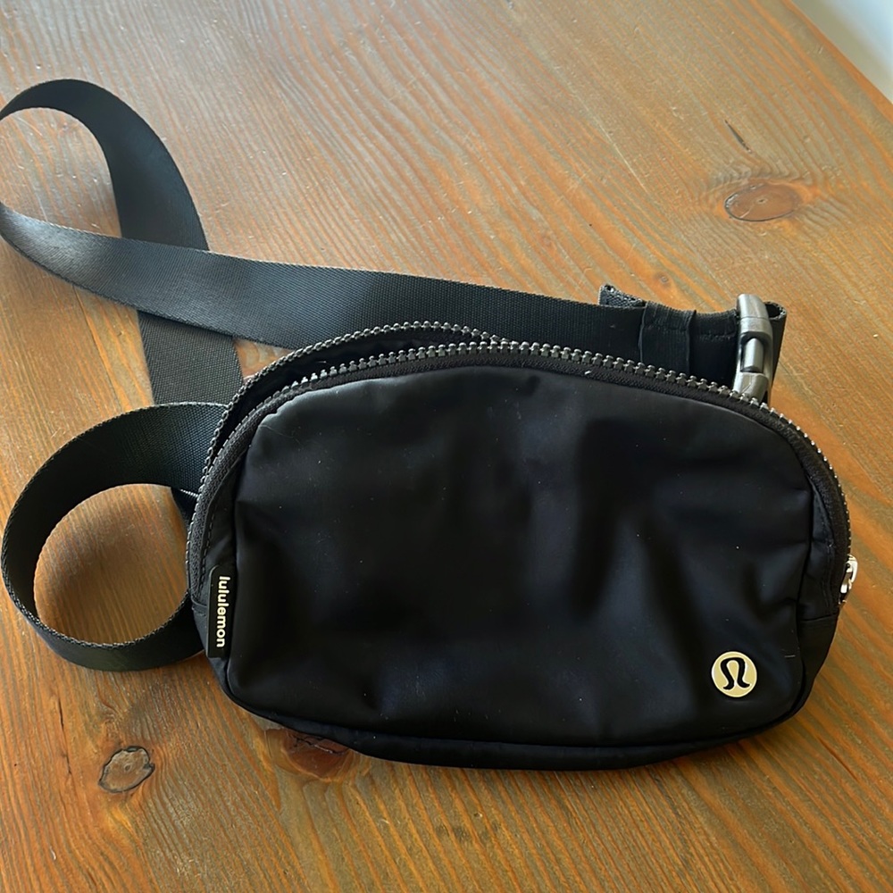 Lululemon Everywhere Belt Bag 1L